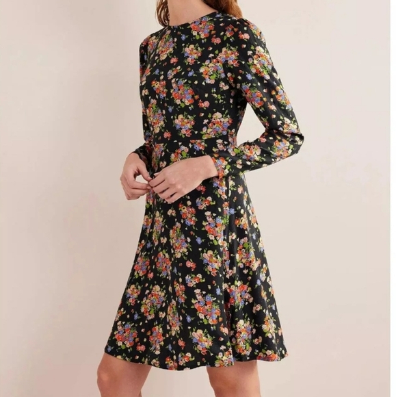 Boden Dresses & Skirts - Boden Preppy  Wild Cluster Crew Neck Fit-And-Flare Dress Floral  Dress Size 10